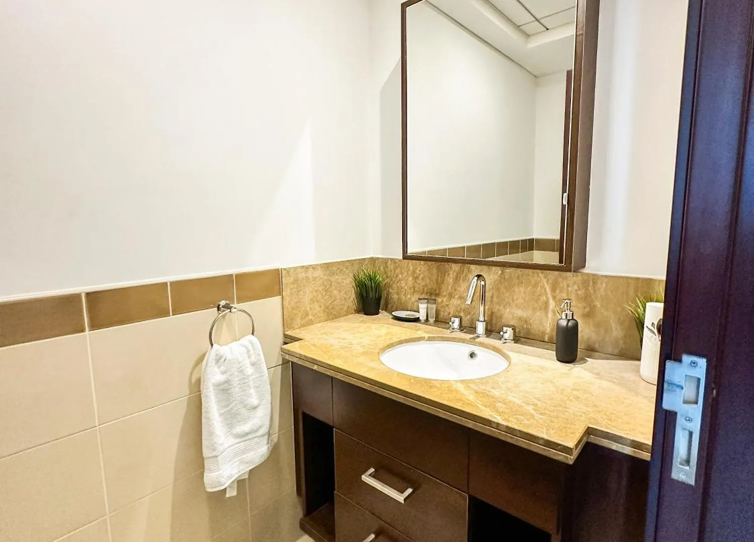 Appartement Vserve - 1 Bedroom Spacious Majestic Burj Khalifa View Dubai Verenigde Arabische Emiraten