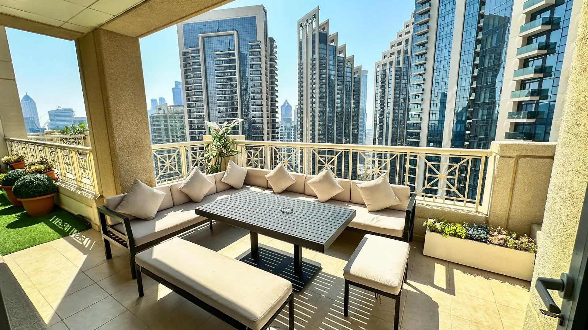 Vserve - 1 Bedroom Spacious Majestic Burj Khalifa View Dubai 0*,
